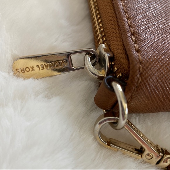 Michael Kors Wallet - Picture 4 of 9